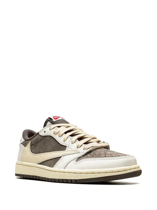 TRAVIS LACED 1‘S