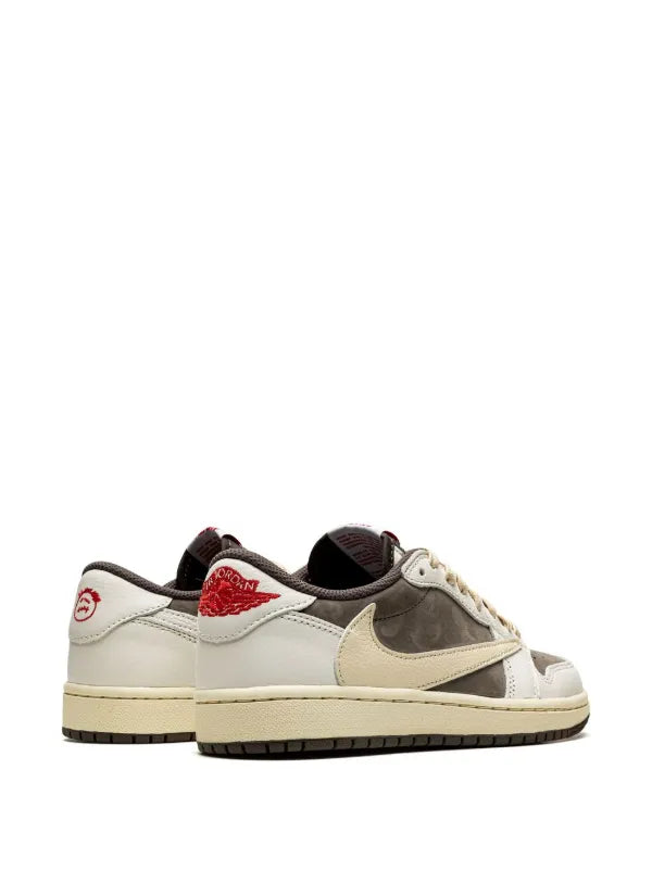 TRAVIS LACED 1‘S