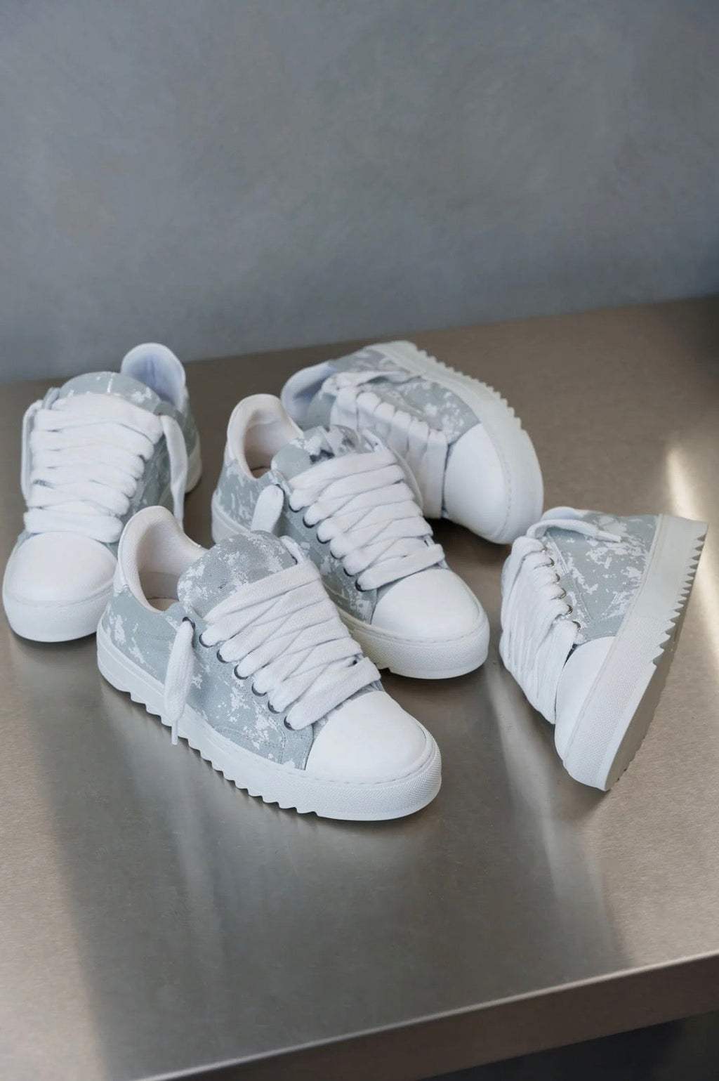 RENESANCÉ LACED SNEAKER